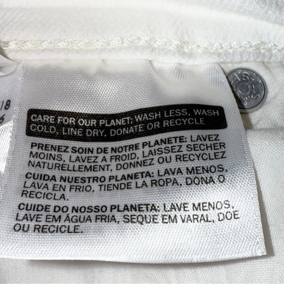 ✨ Levi’s White High Rise Cutoff Denim Shorts – Size W28 ✨ - Picture 5 of 10